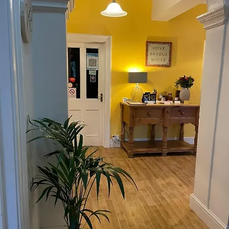 Ouse Bridge House בית הארחה 4*